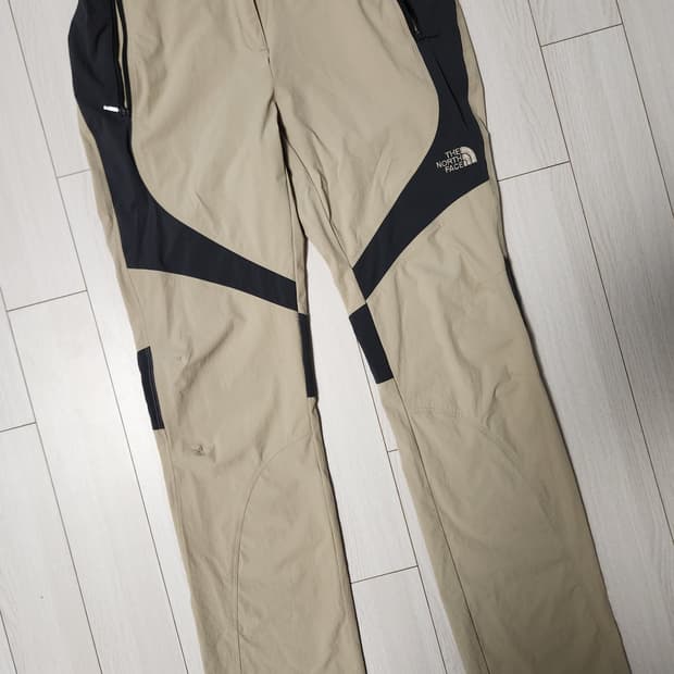 노스페이스 여성용 로버 팬츠 (ROVER 팬츠) 사이즈76

세탁으로 인