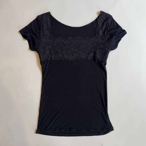 BLACK LACE PANEL TEE