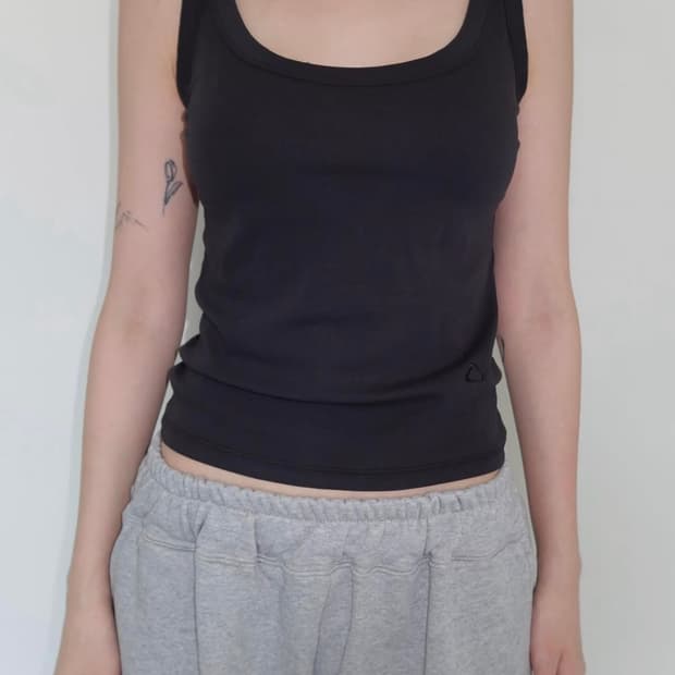 yue project AIR TWOWAY SLEEVELESS 나시