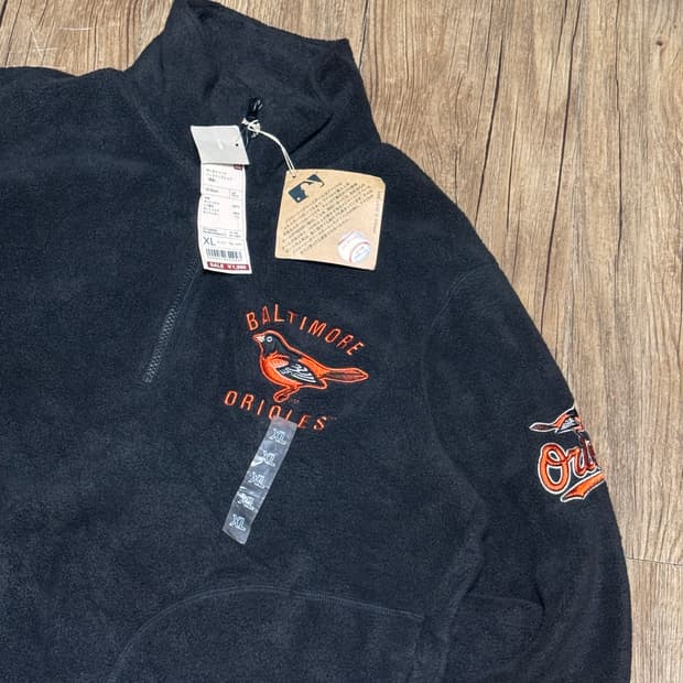 유니클로 X MLB 볼티모어 오리올스 반집업 플리스