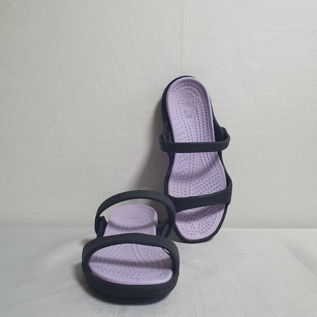 크록스 샌들 클레오 블랙 라벤더 220mm