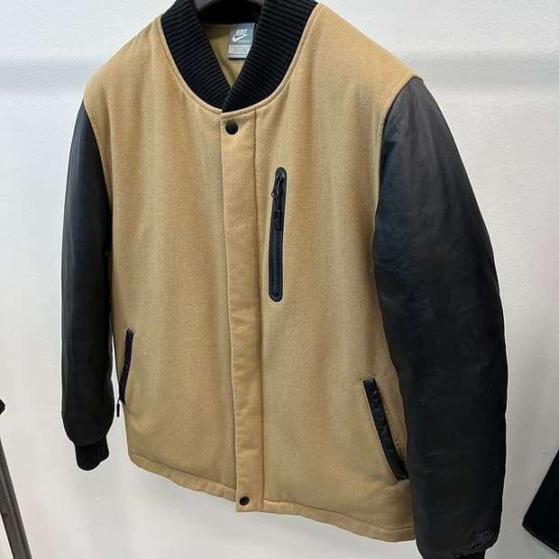 100-105) 나이키 구스다운 바시티 