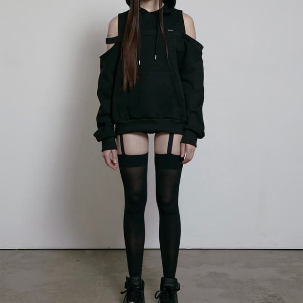 보헤미안서울 오프숄더 후드 티