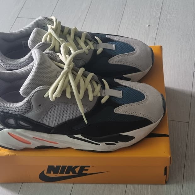 [중고] 아디다스 이지700 웨이브러너