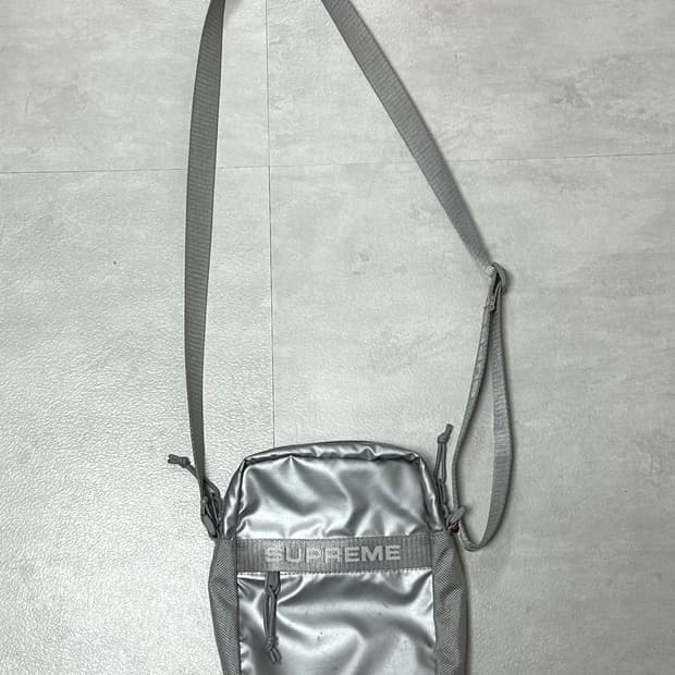 슈프림 숄더백 실버 22fw