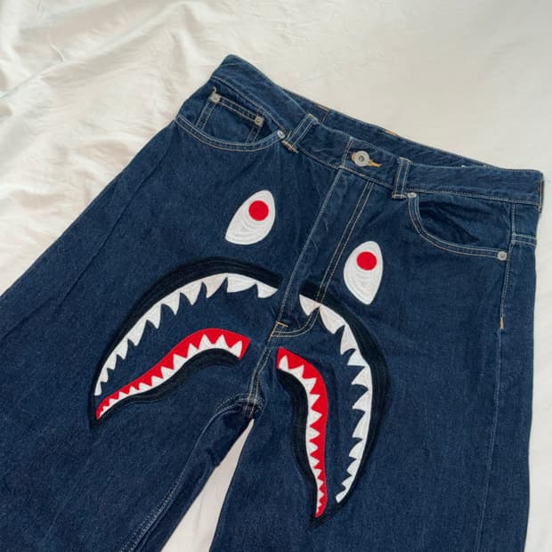 초희귀) 베이프 샤크 자수 데님