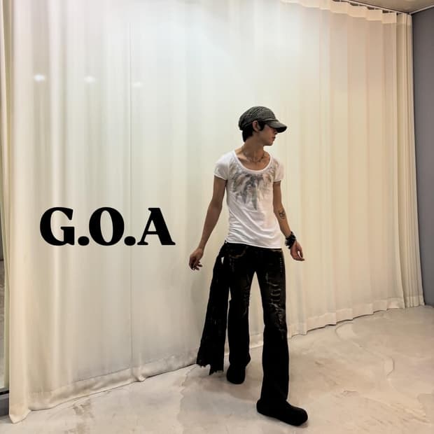 “G.O.A” 00’s Mood Feathers Print Tee
