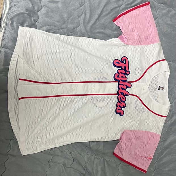 훗카이도 닛폰햄 파이터스 콘도 켄스케 유니폼 핑크 2019