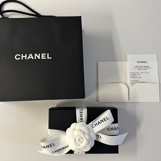 샤넬 클래식 카드 홀더 그레인드 카프스킨 & 실버 메탈 블랙