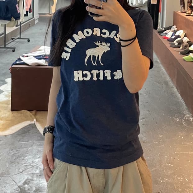 아베크롬비 앤 피치 네이비 반팔티 H32