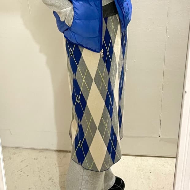 빔스 아가일 니트 미디스커트