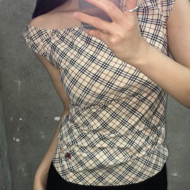 🤎버버리 블루라벨 노바체크 오프숄더 슬리브리스🤎