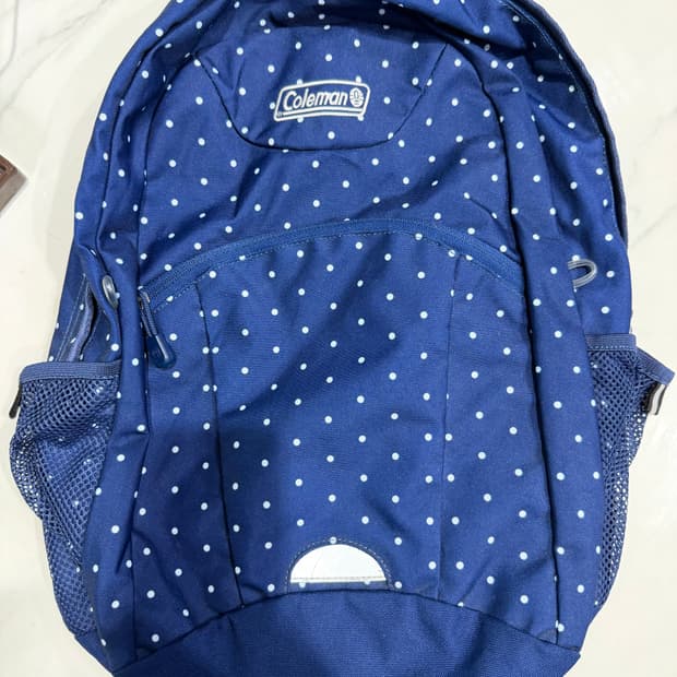 콜맨 땡땡이 백팩