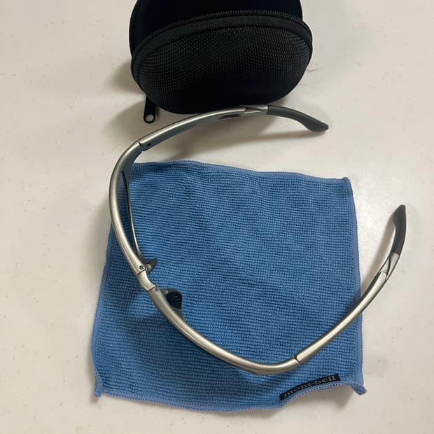 몽벨 트레킹 선글라스 실버 메탈릭 라이트 그레이