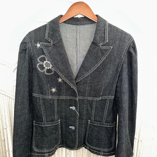 단추 자수 데님 자켓