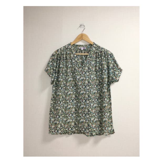 유니클로 잔꽃 블라우스