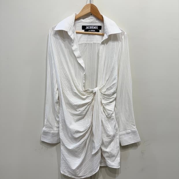 JACQUEMUS 자크뮈스 라로브 바이아 드레이프 셔츠