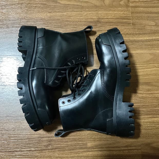 발렌시아가 스트라이크 레이스업 부츠 40