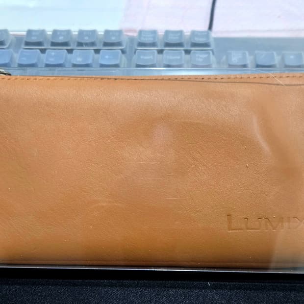 LUMIX 로고가 각인된 천연가죽 파우치 (미개봉)