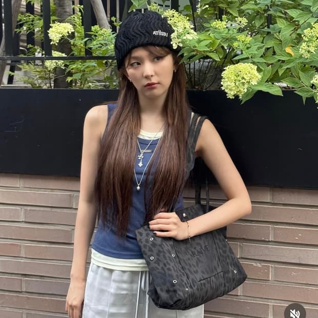 (레드벨벳 슬기 착용) 레이브 레오 숄더백 다크그레이 + 참 키링 블랙