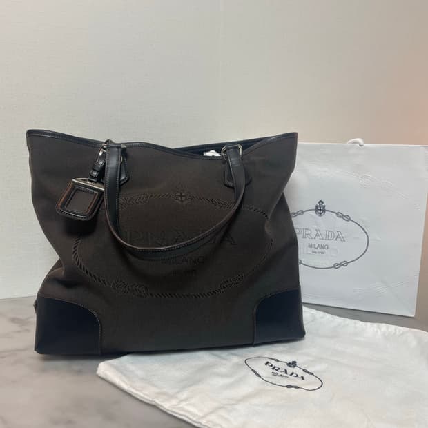 [감정완료] 프라다 스웨이드 로고 숄더백 토트백