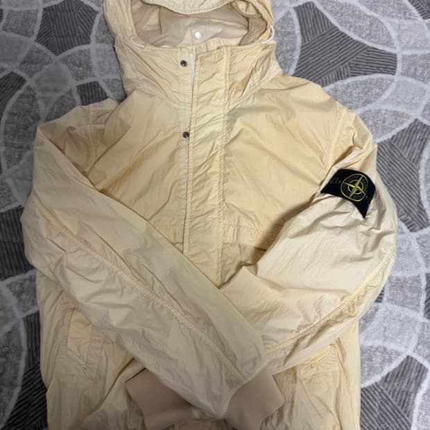 스톤아일랜드 맴브라나 바람막이 구합니다