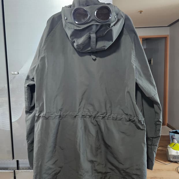 씨피컴퍼니 후드형 올리브 야상형 자켓 팔아요