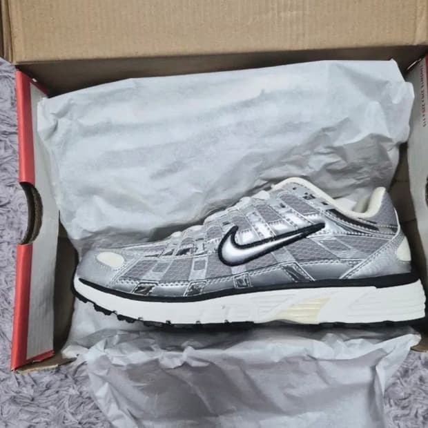 나이키p6000메탈릭실버