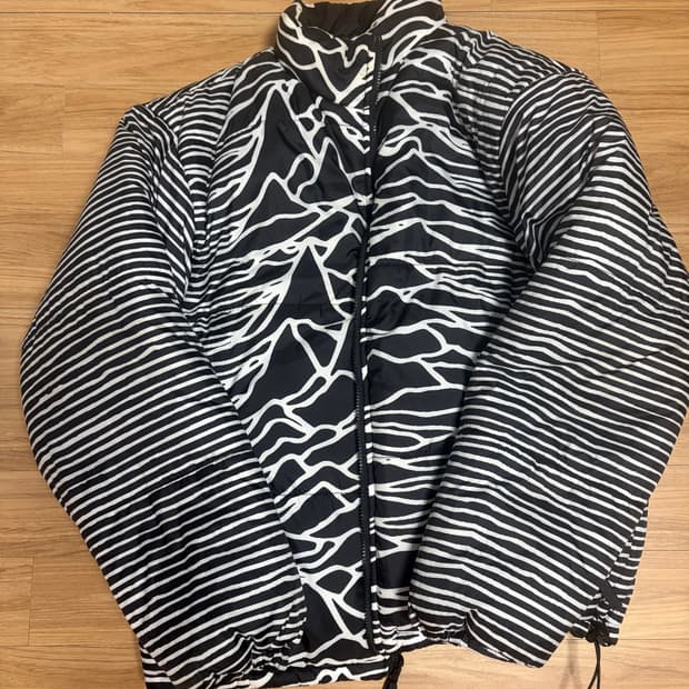 플레져스 X 조이 디비전 리버서블 푸파 패딩 자켓