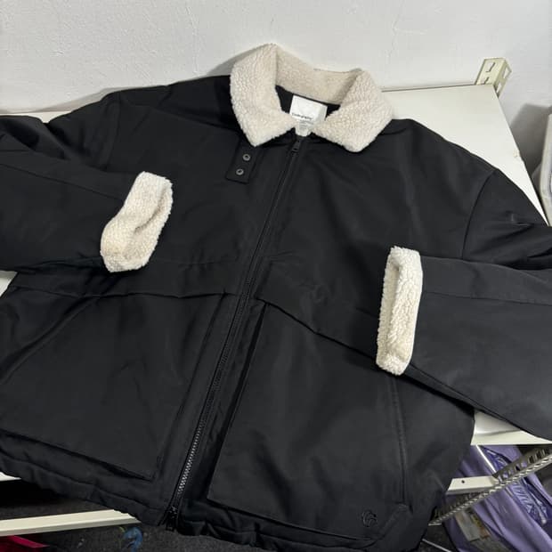 L 코드그라피 블랙 오버핏 투웨이 쉐르파 패딩