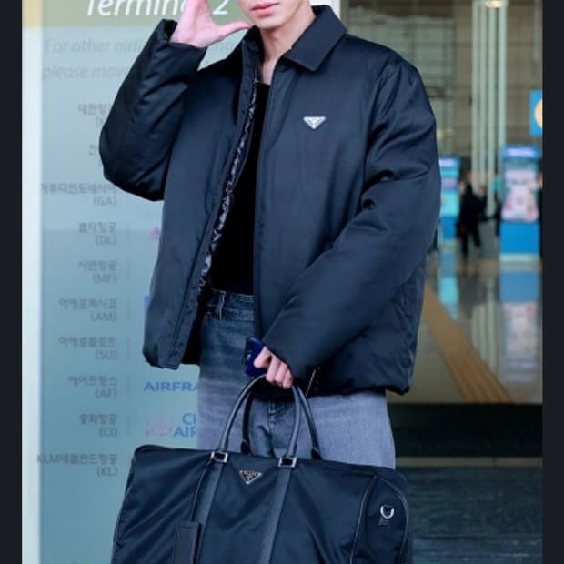 프라다 리나일론 크롭 패딩 / M 