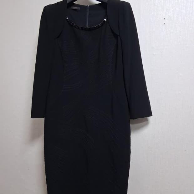 JICOTT 지코트 블랙 미디 원피스 스팽글 넥장식 55
국내 