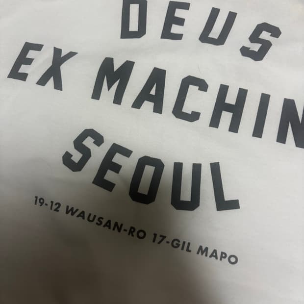 데우스 엑스 마키나 서울 반팔 