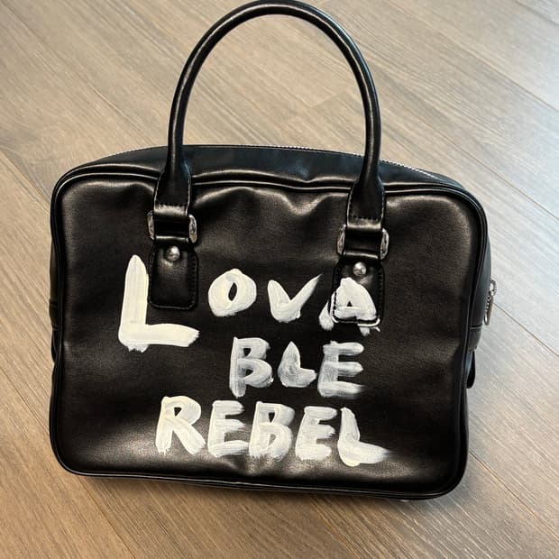 꼼데가르송걸 lovable rebel 페인트백 새상품급