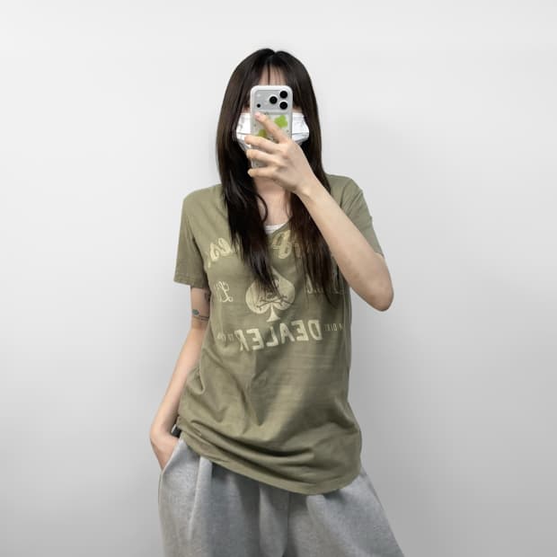 디젤 Diesel 레터링 반팔티 카키