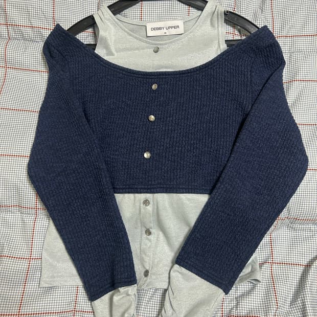  데비어퍼 오프숄더 티셔츠