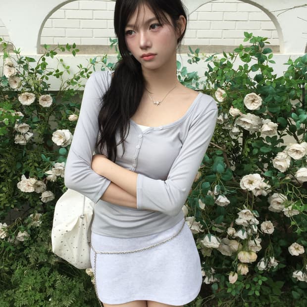모디무드 MOMU 딥 유넥 단추 7부 티셔츠