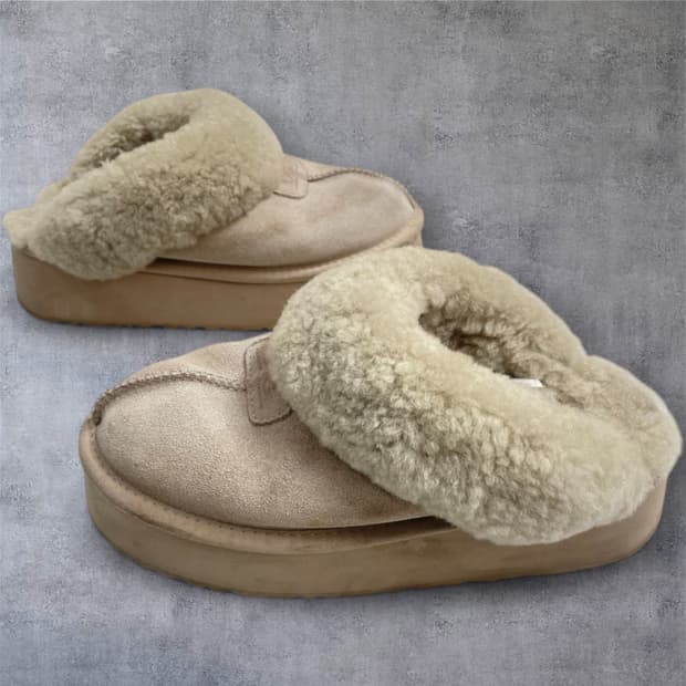 어그 UGG 라이트샌드 코케트 플랫폼 퍼 슬리퍼 EU38
