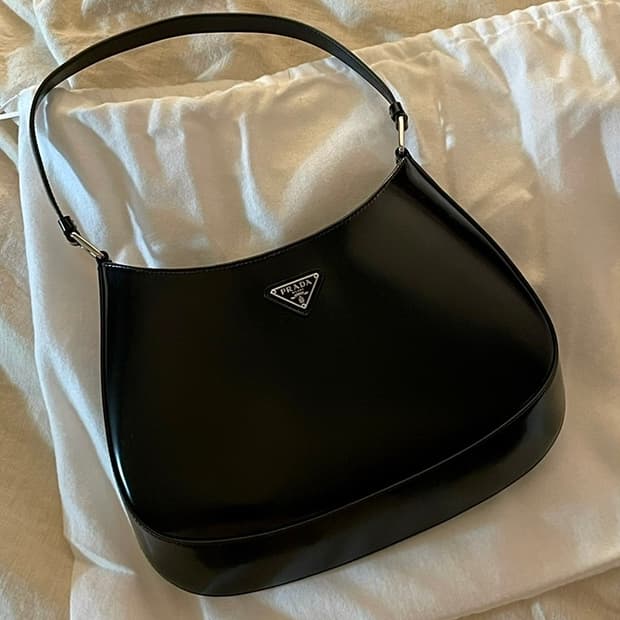 프라다 클레오 브러시드 숄더백 블랙
