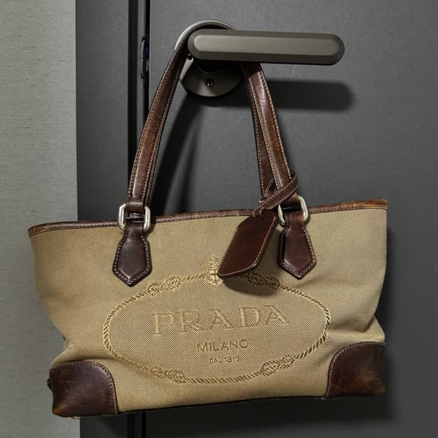 (정품) 프라다 자카드 로고 토트백