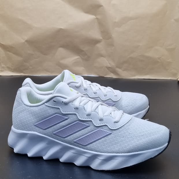 아디다스 스위치 무브 여성운동화230 