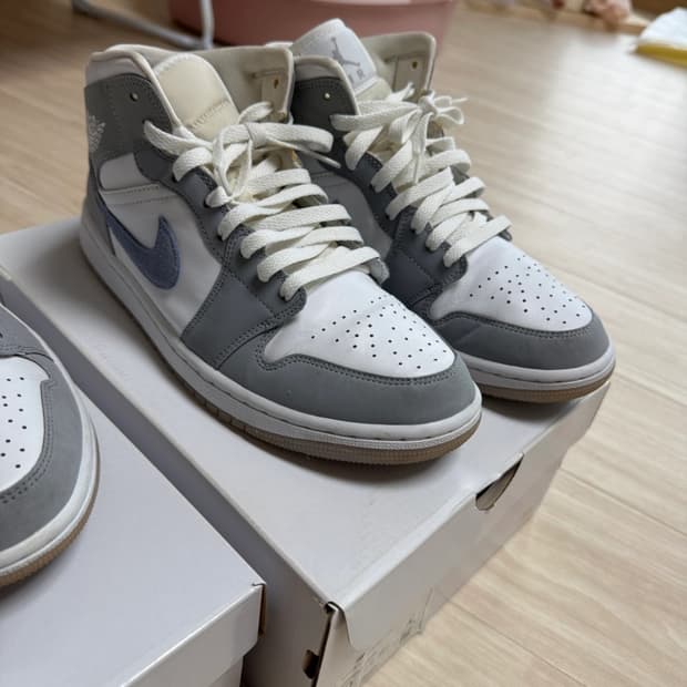 나이키 조던1 미드 울프 그레이 W270