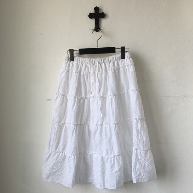 Layer white skirt
