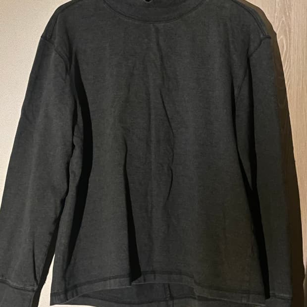 나아나나 크롭 루즈드 터틀넥 티셔츠