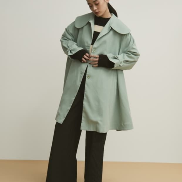 라운드 칼라 스텐 컬러 코트