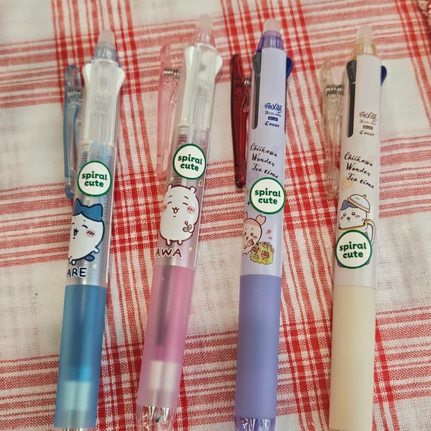 치이카와 하치와레 파이롯트 프릭션 3색볼펜