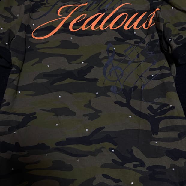 제노리포트 BEHIND THE NOISE