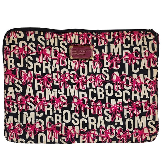 MARC JACOBS 노트북케이스 38x29cm