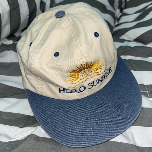 헬로 선라이즈 Two Tone Washed Logo 6Panel Cap