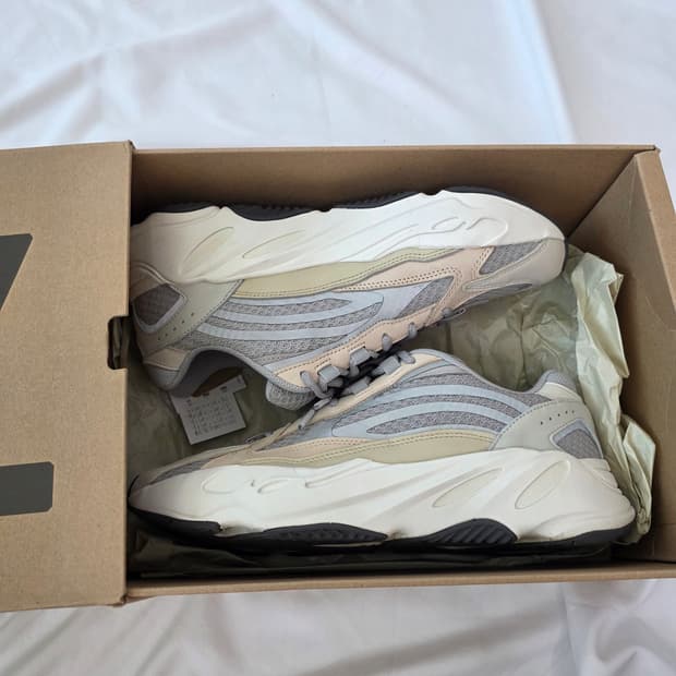 아디다스 이지 부스트 700 V2 크림(285)